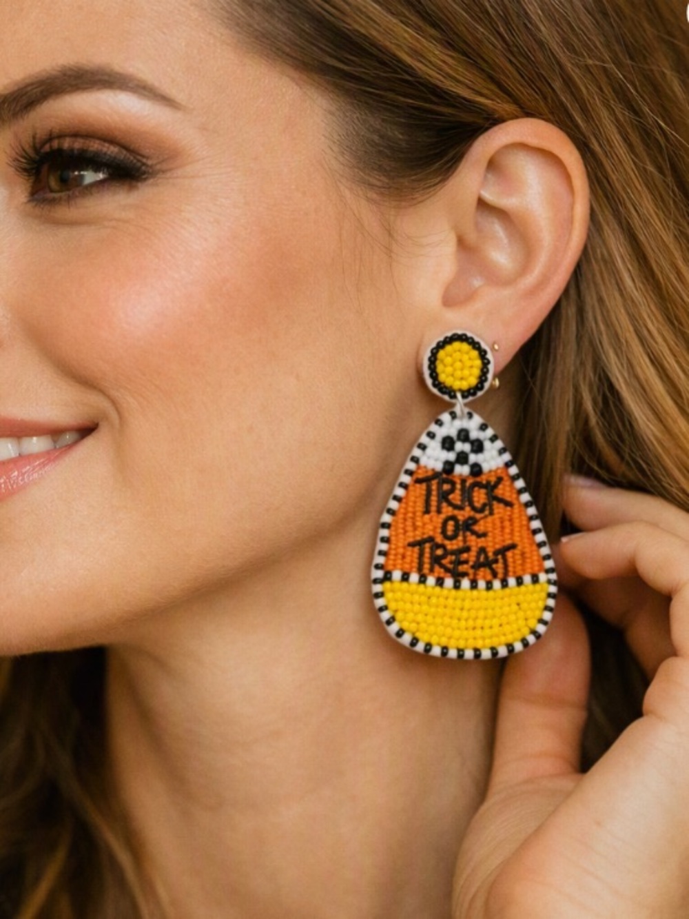 NWT Candy Corn Beaded Drop Earrings Halloween Fall Statement Trick or Treat
C1